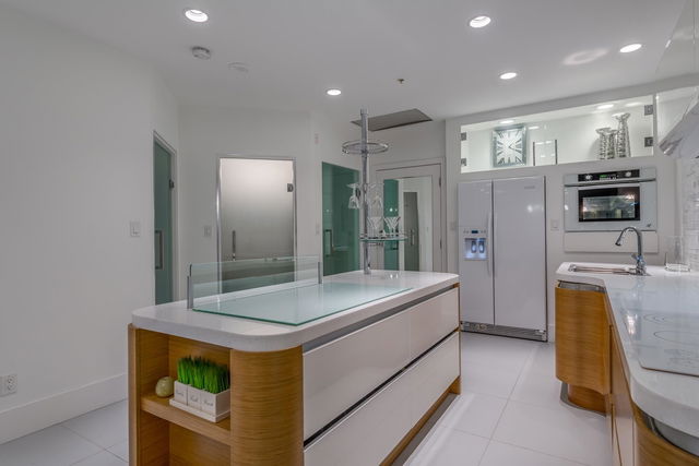 203 - 1177 Hornby Street