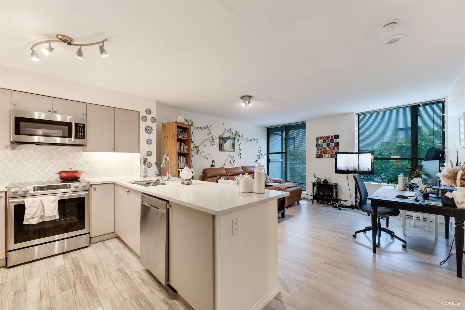 Listing Image 10