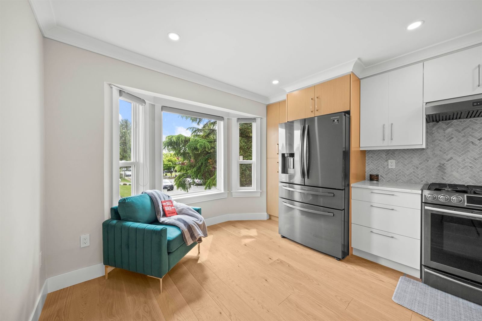 Listing Image 12