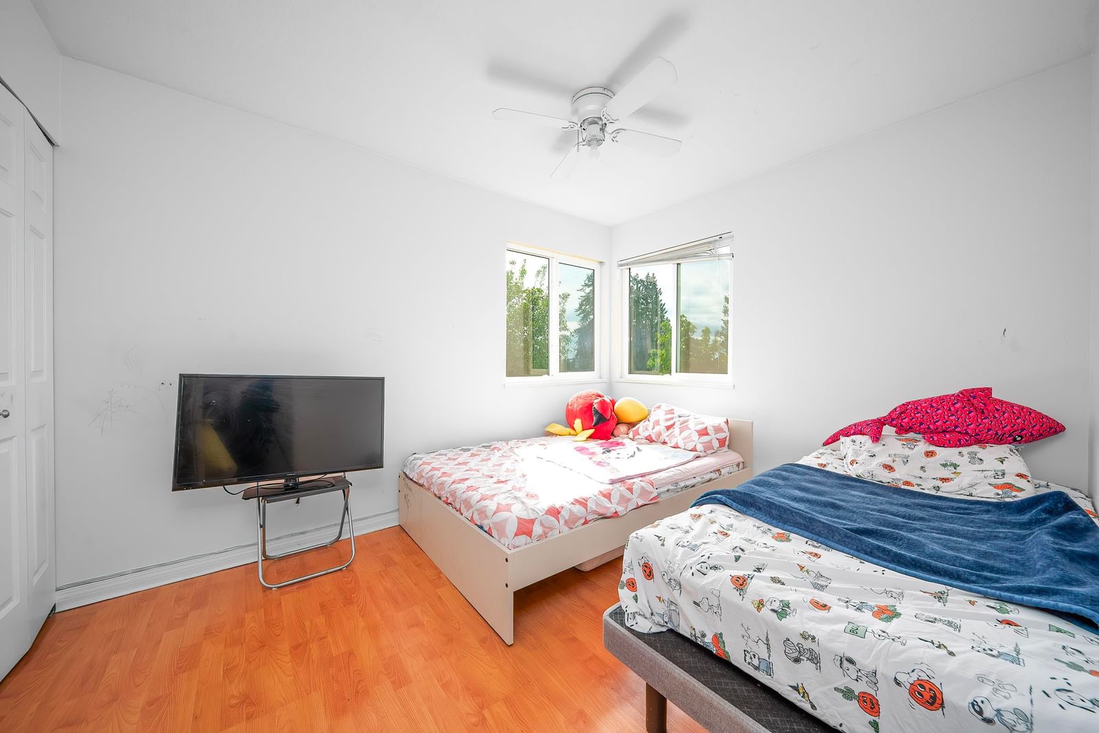 Listing Image 9