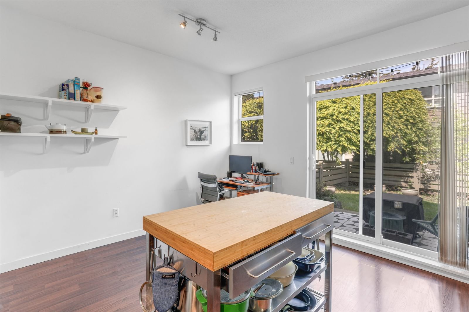 Listing Image 10