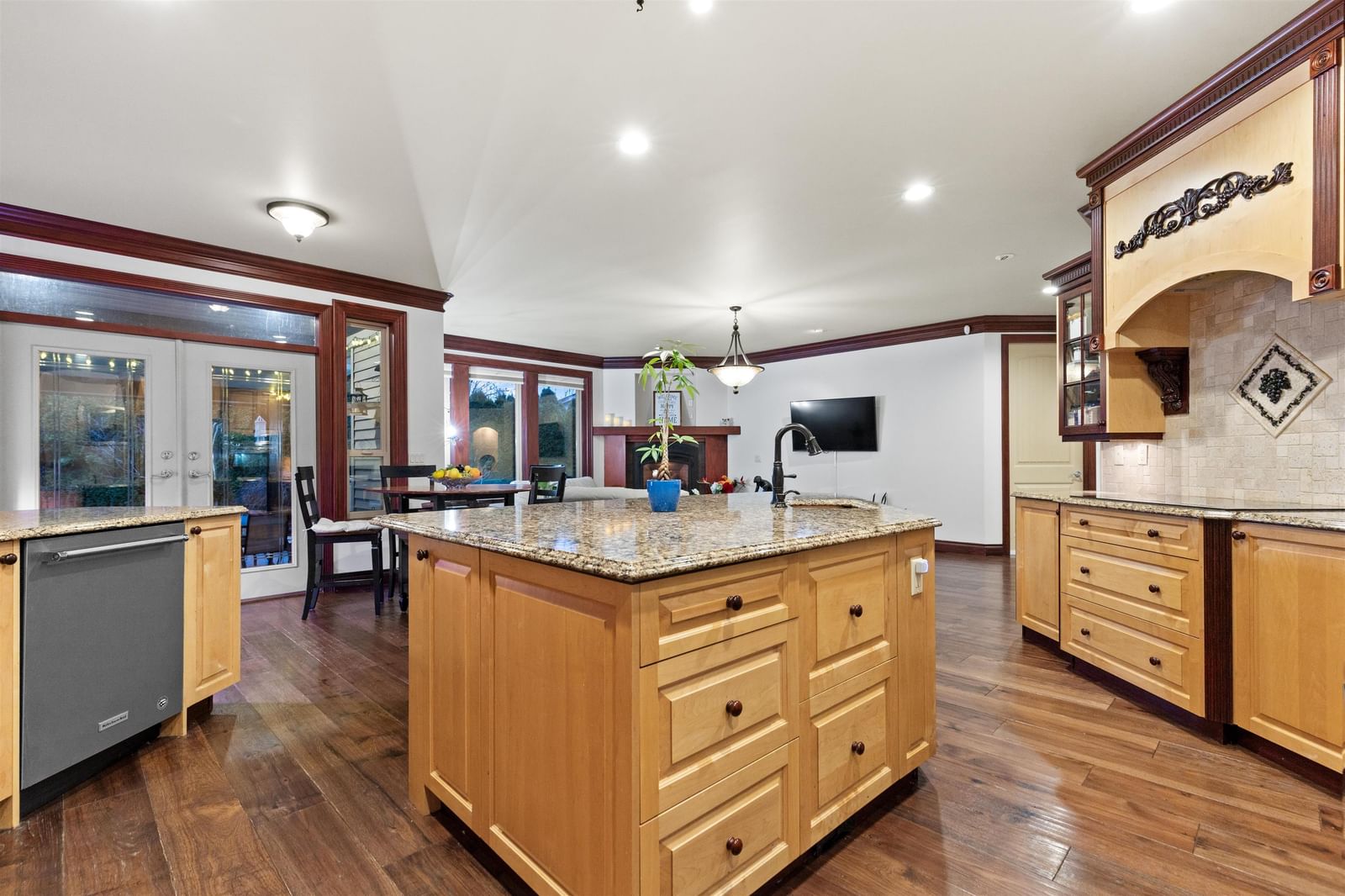Listing Image 10