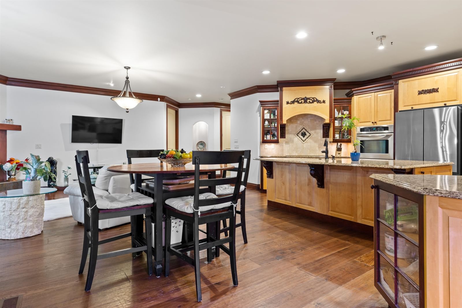 Listing Image 12