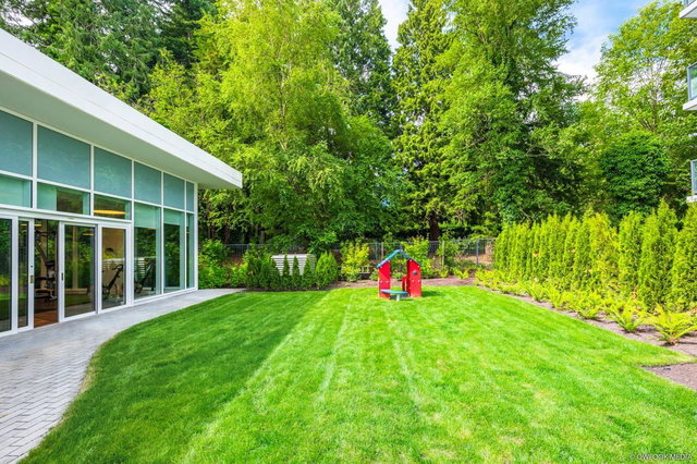 1805 - 595 Austin Avenue