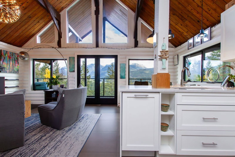 8706 Wedgeview Place, Whistler, V8E 0G1 | Image 3