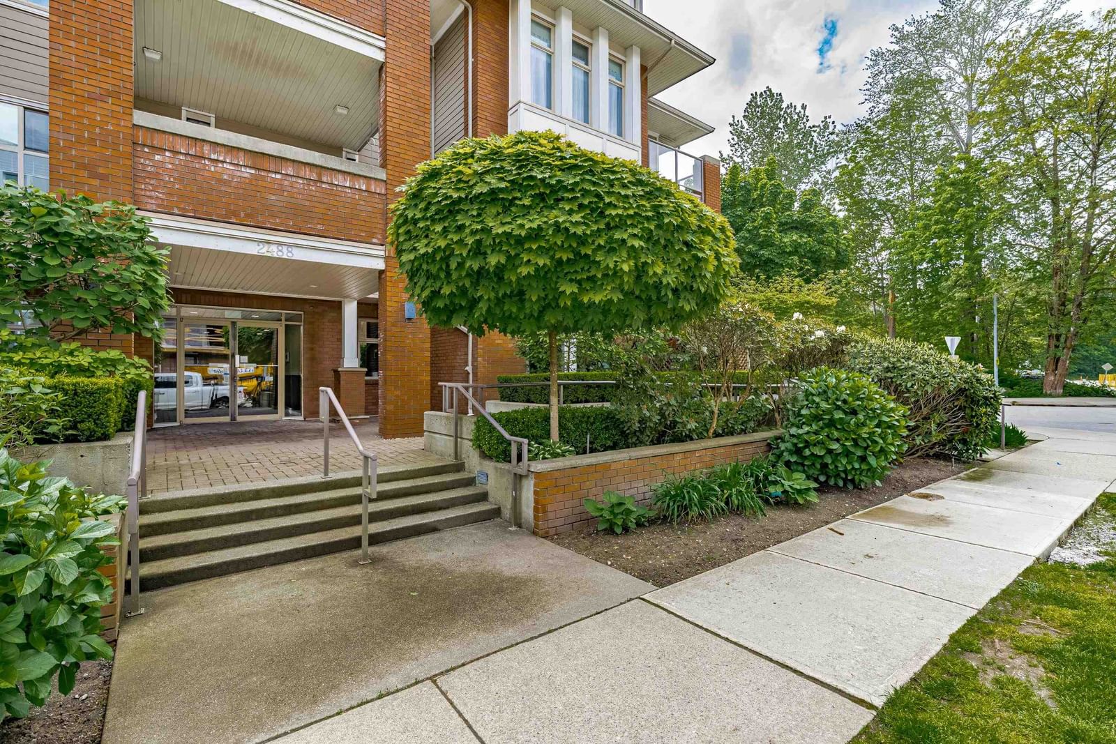 Listing Image 5