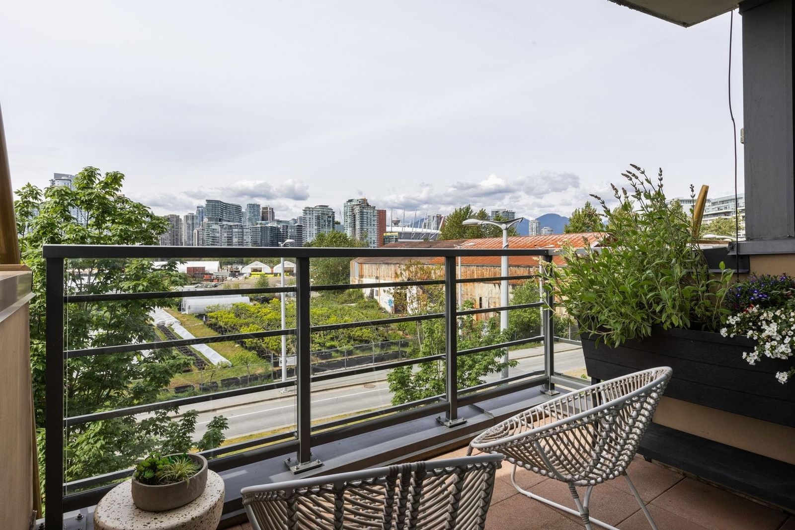 Listing Image 9