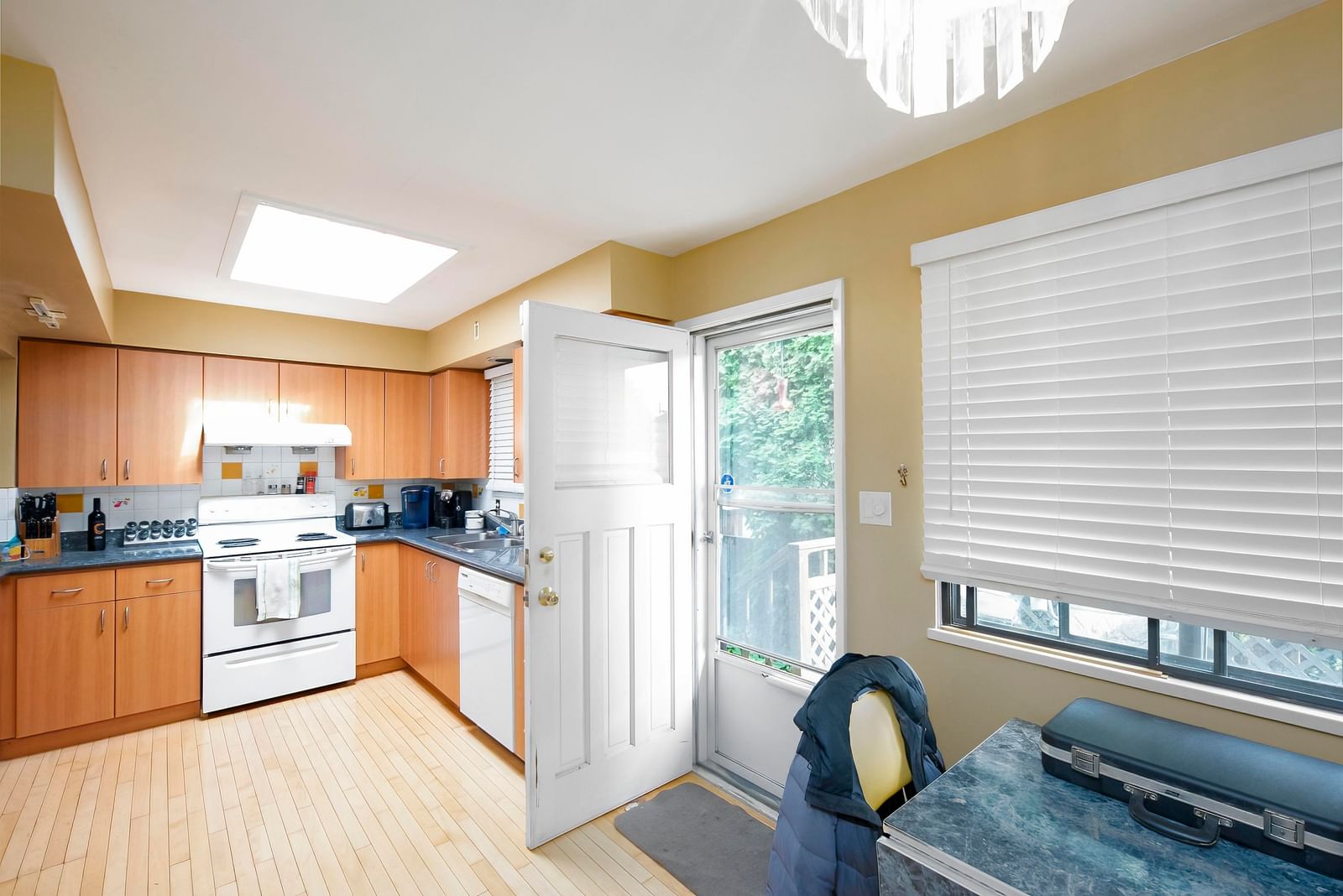 Listing Image 3
