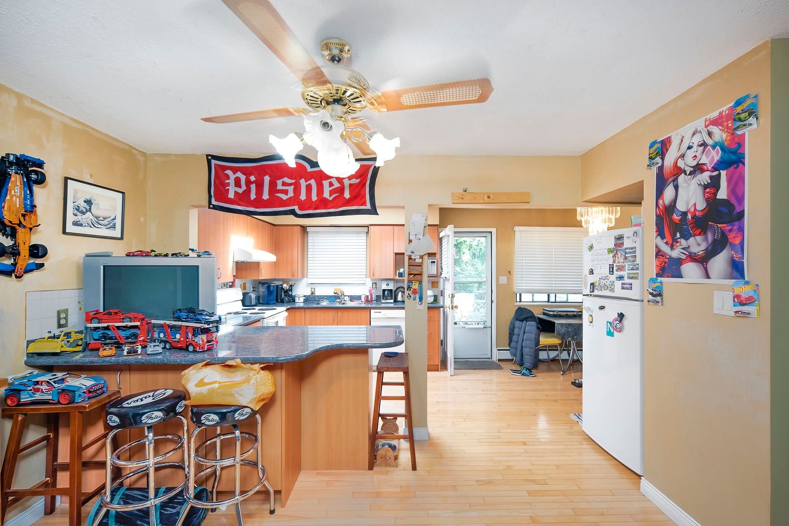 Listing Image 5