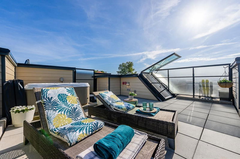 733 14th Street W #402, North Vancouver, British Columbia