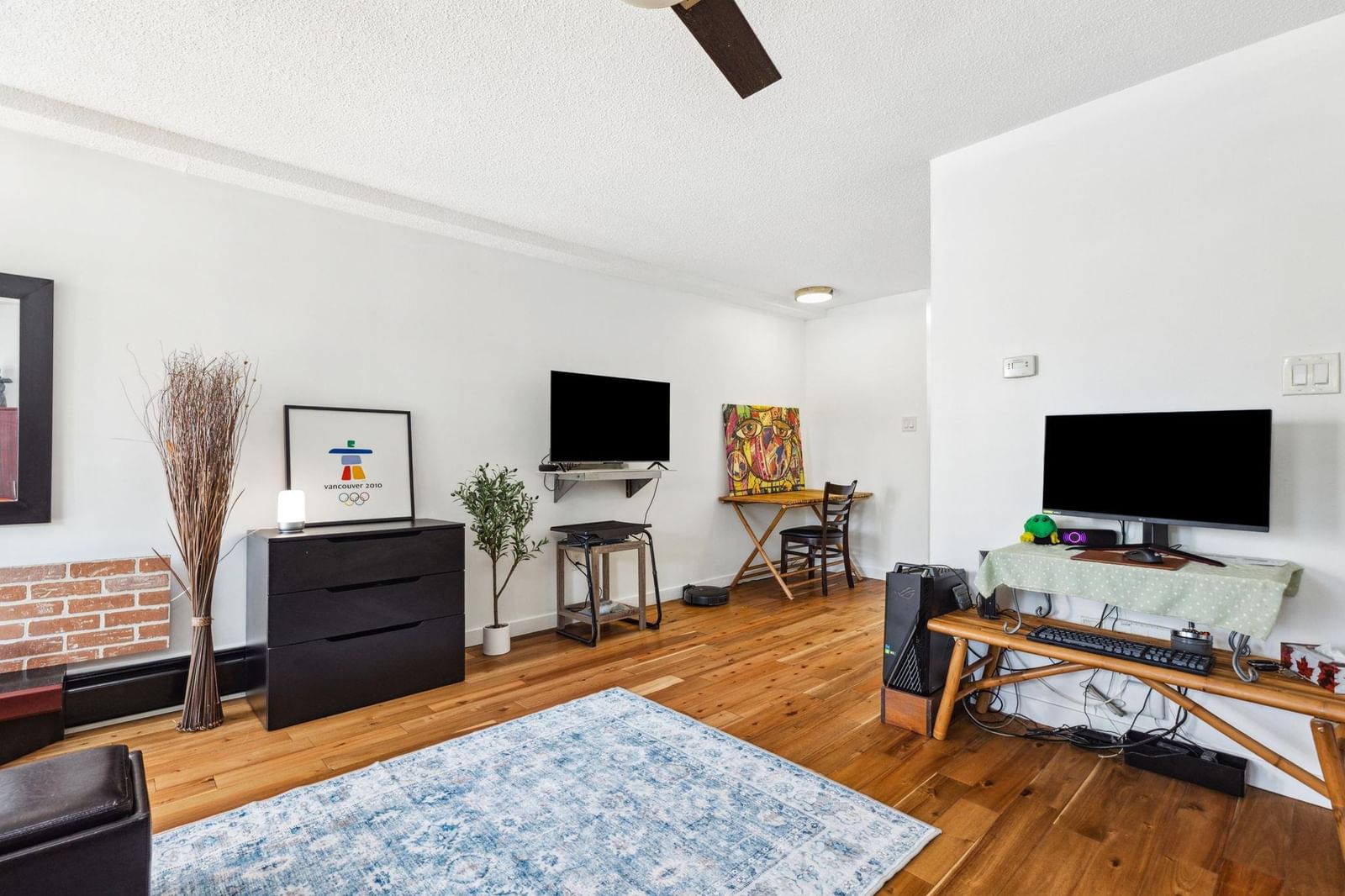 Listing Image 11
