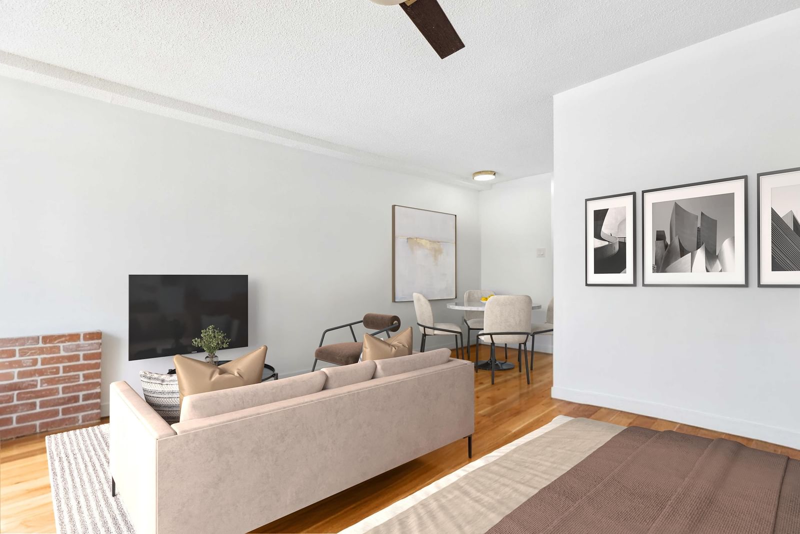 Listing Image 4