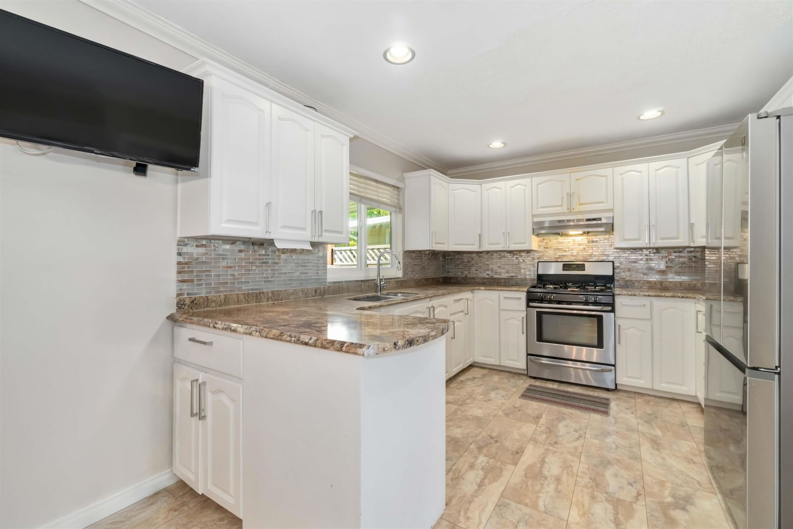 Listing Image 9