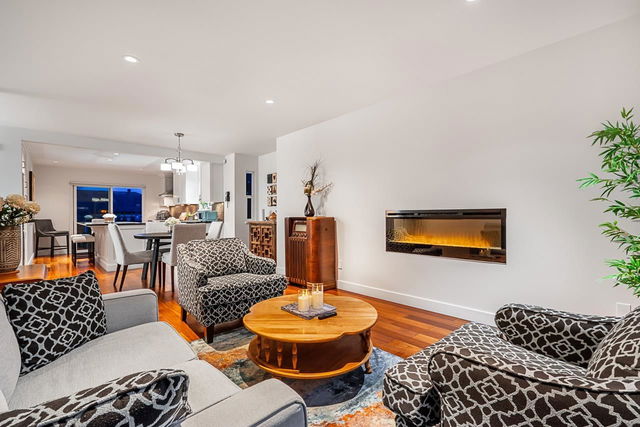 3343 Manning Crescent