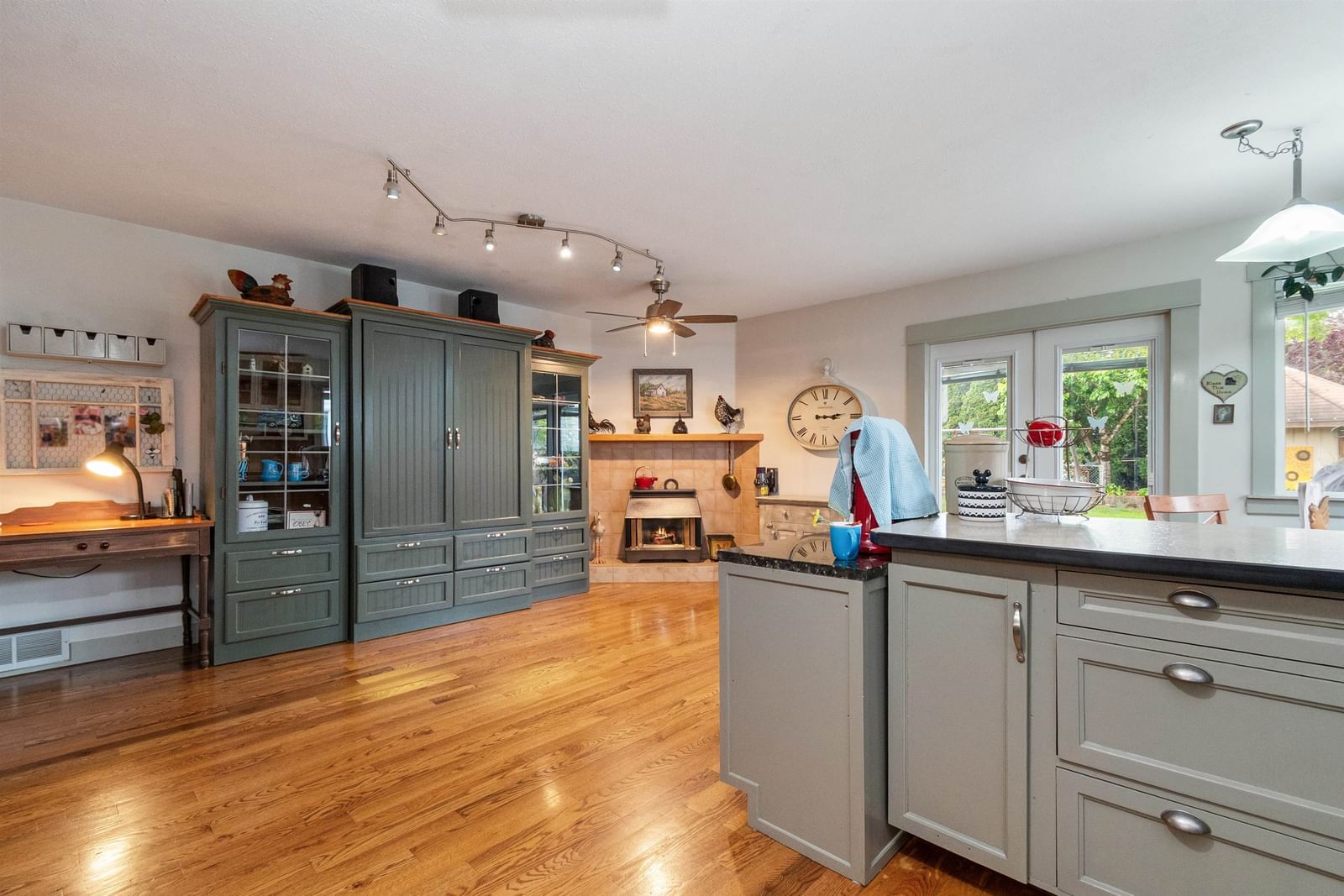 Listing Image 10