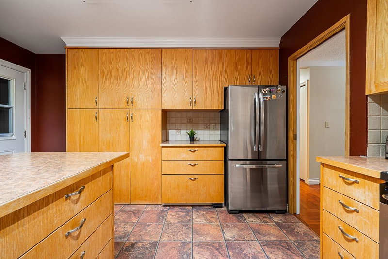 949 Lynwood Avenue, Port Coquitlam, V3B 6J7 | Image 3