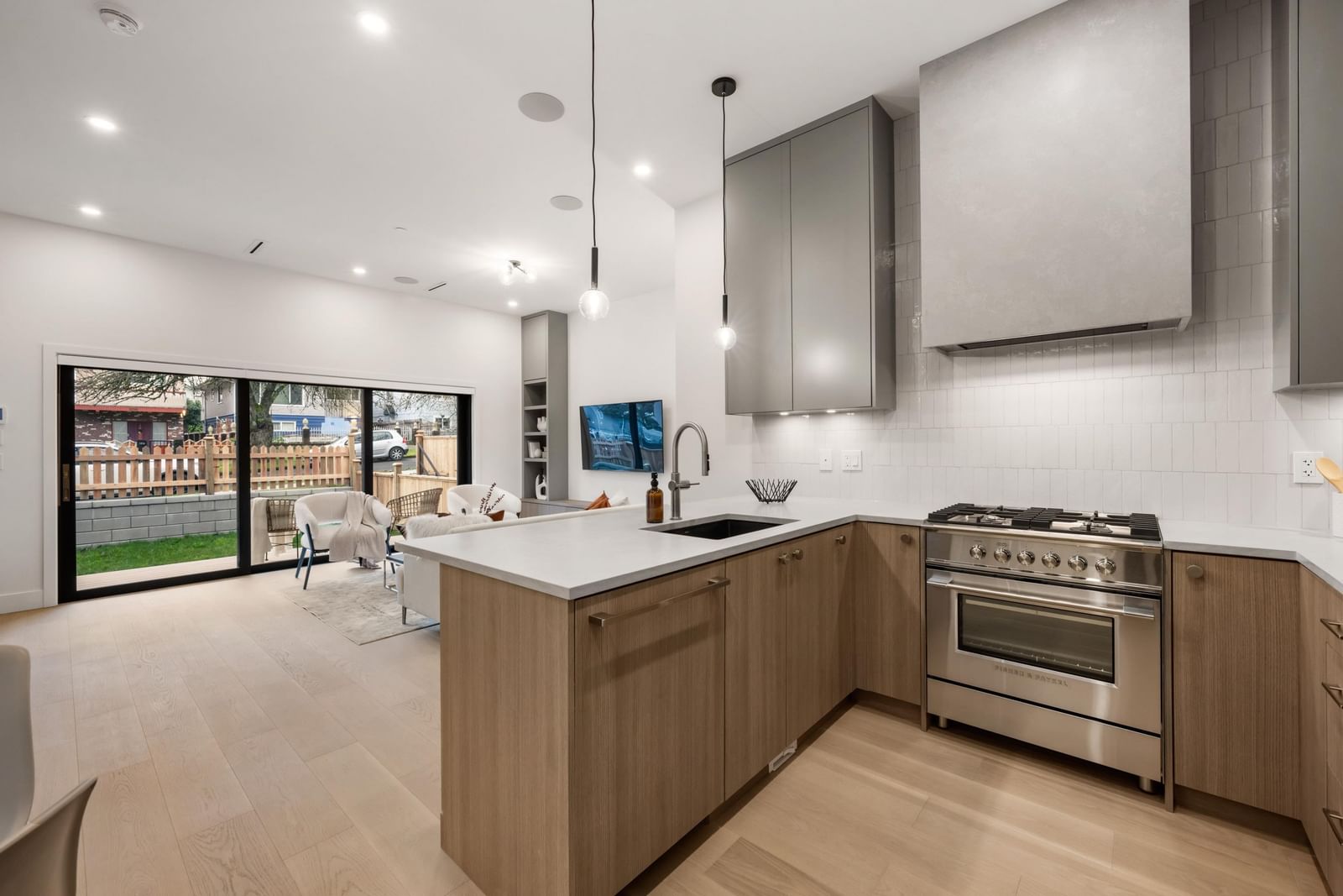 Listing Image 11