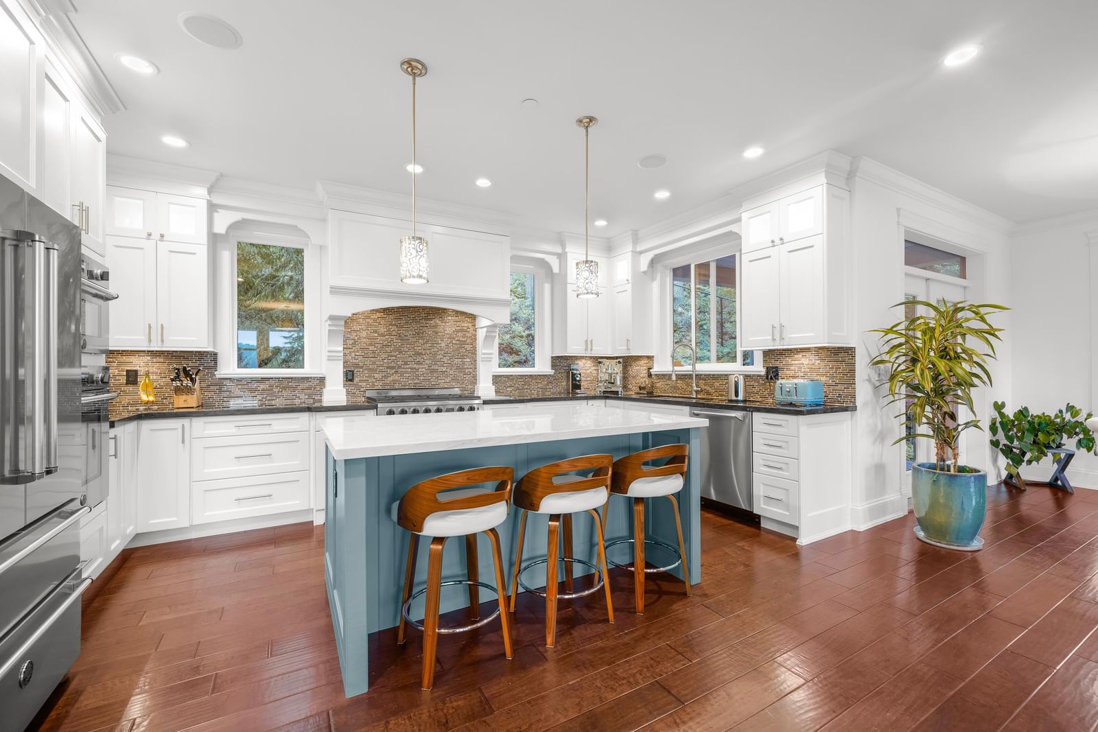 Listing Image 12