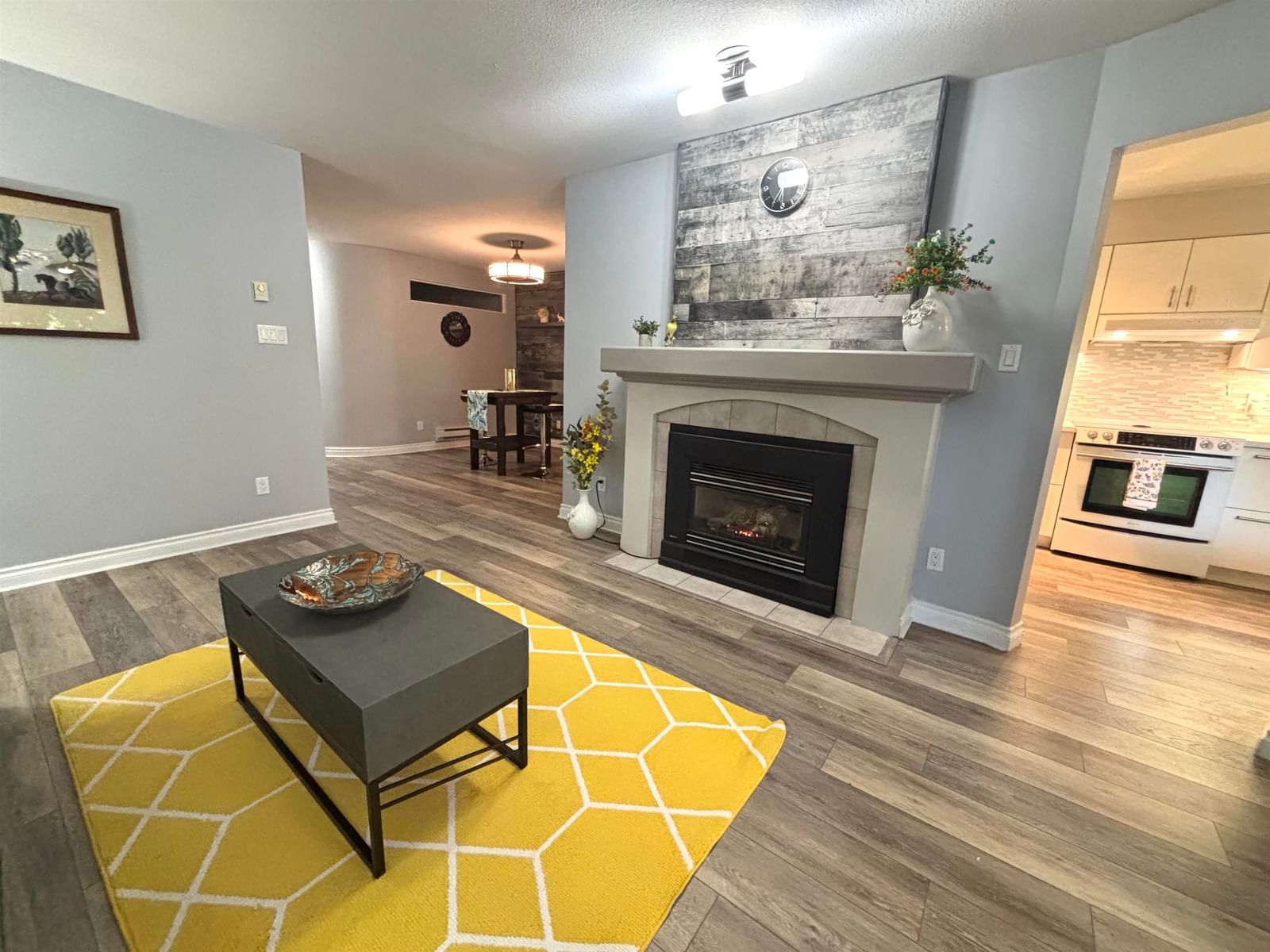 Listing Image 5