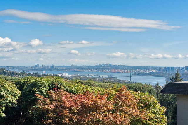 27 - 2214 Folkestone Way
