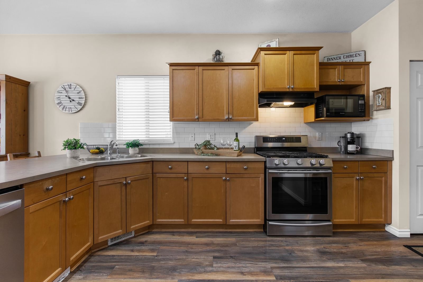 Listing Image 11