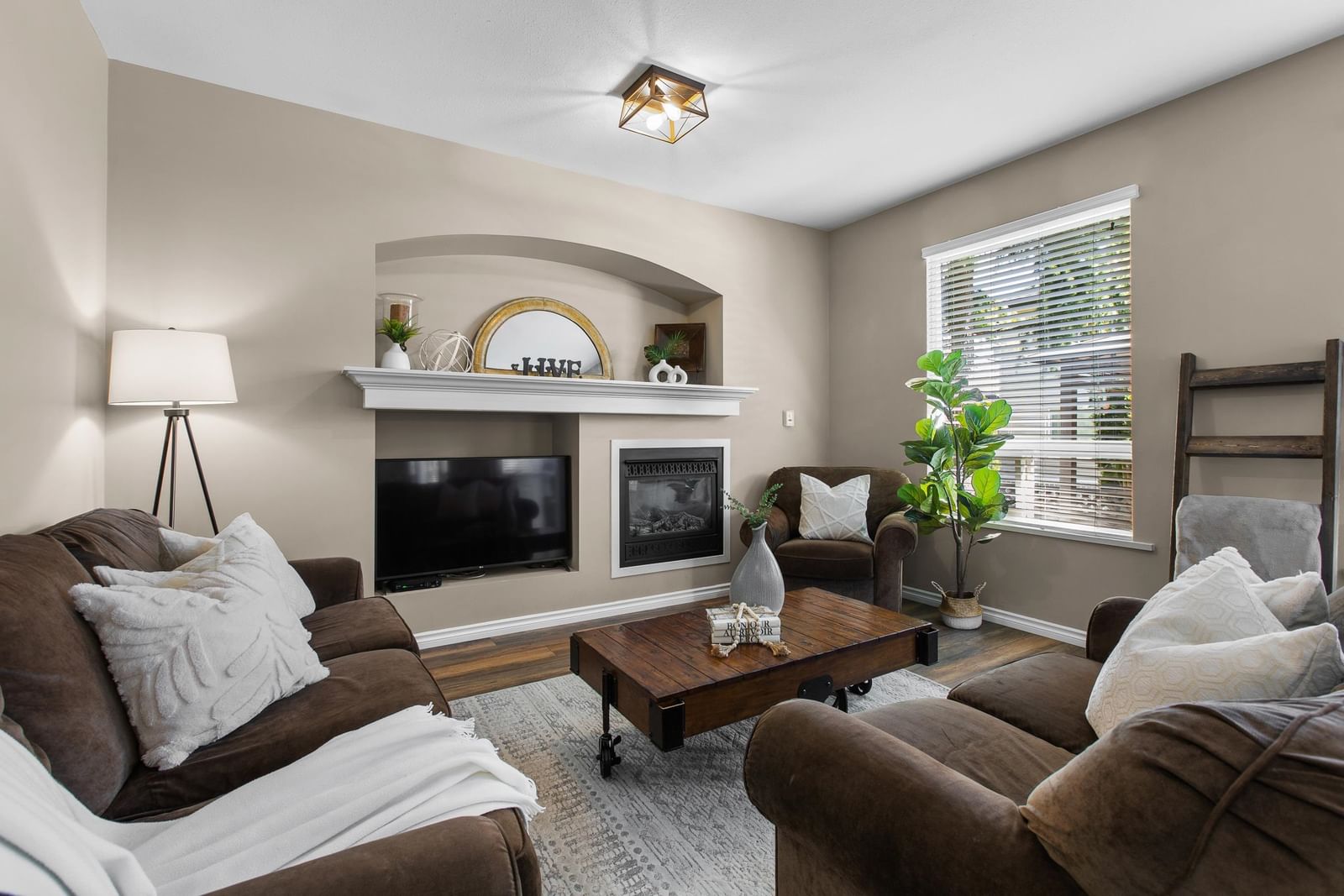 Listing Image 9