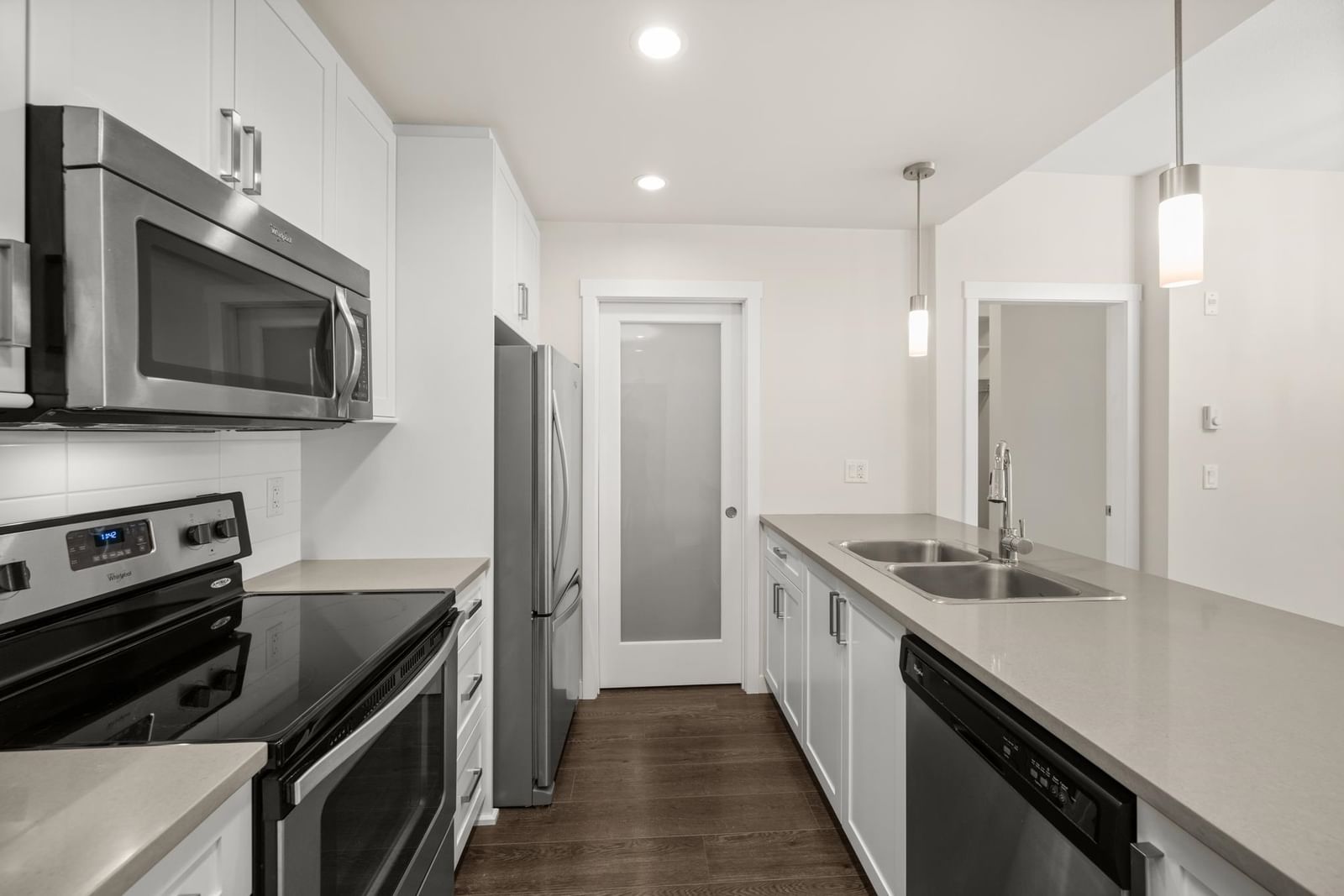 Listing Image 12
