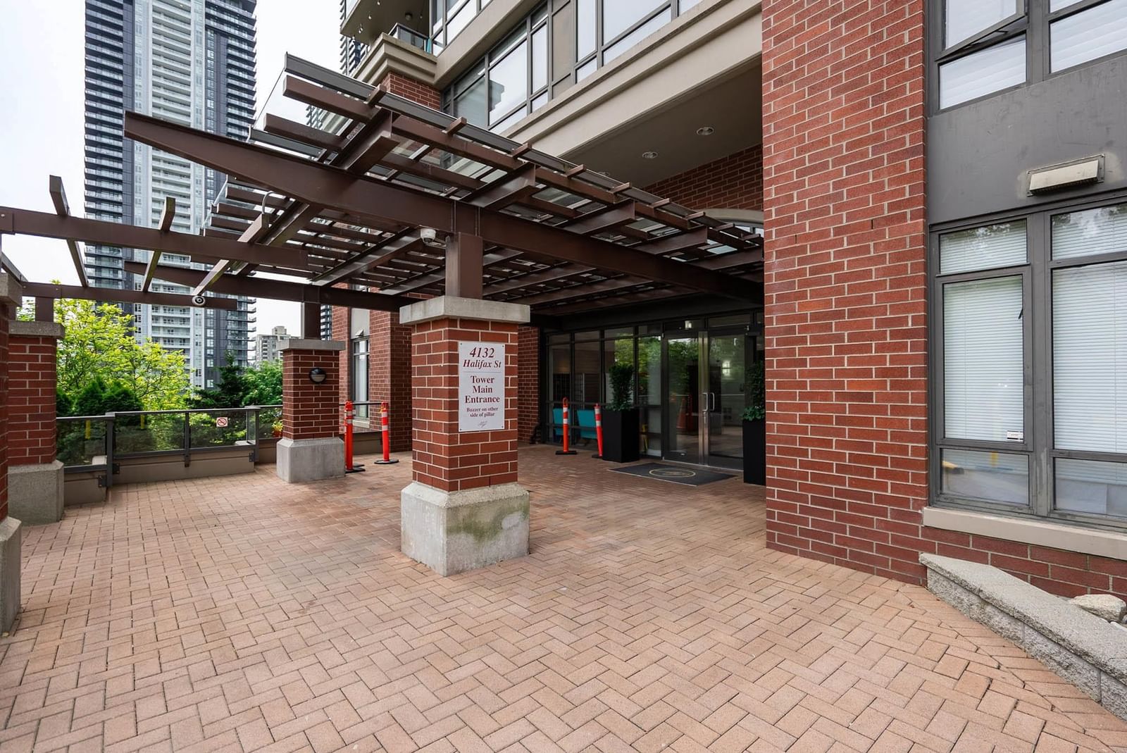 Listing Image 4