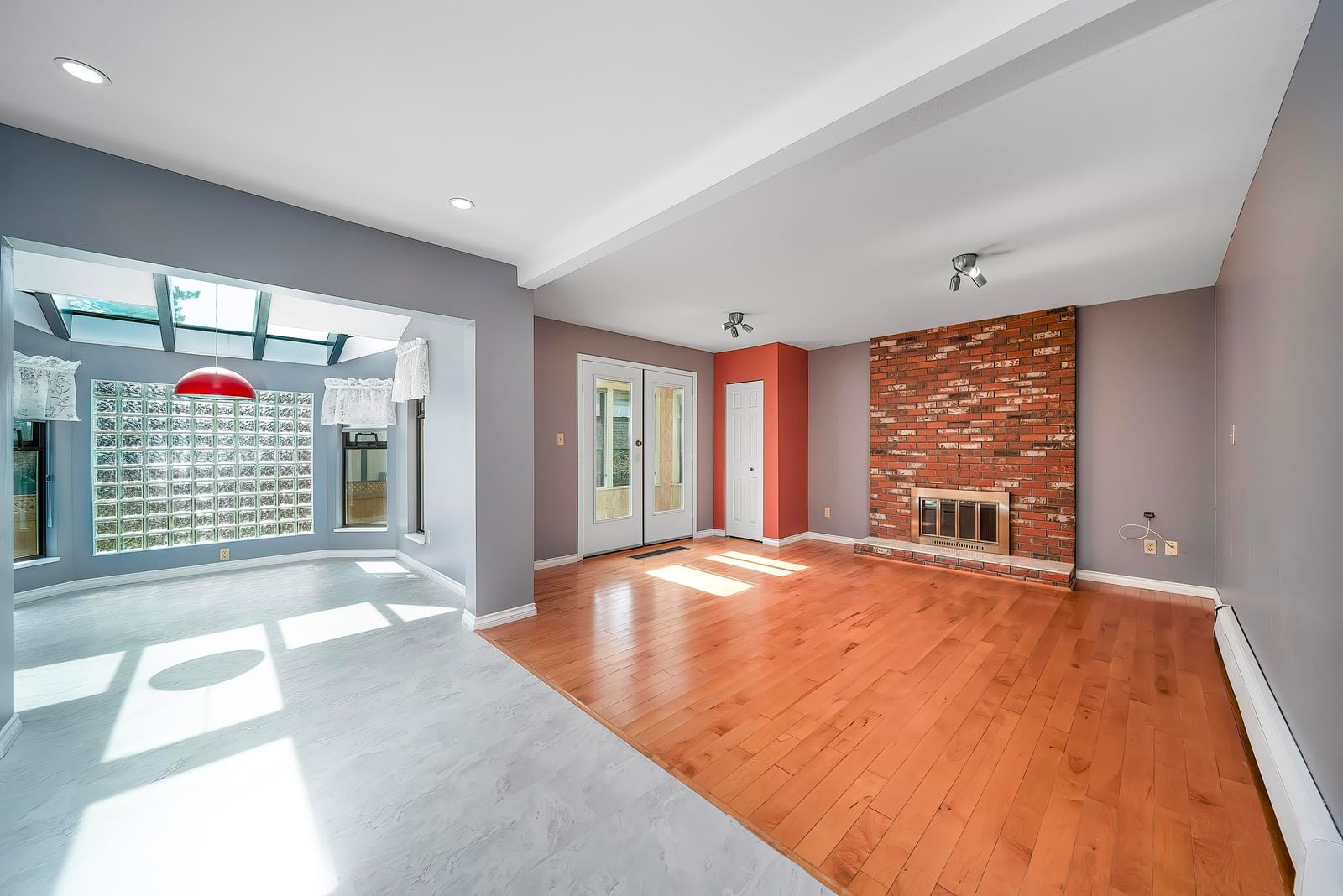 Listing Image 8