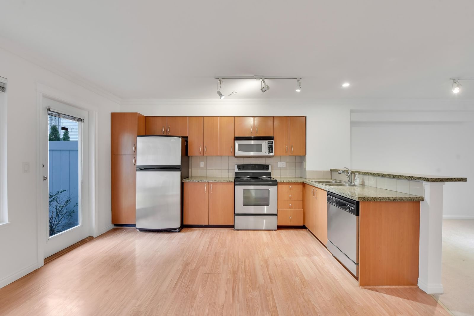Listing Image 19