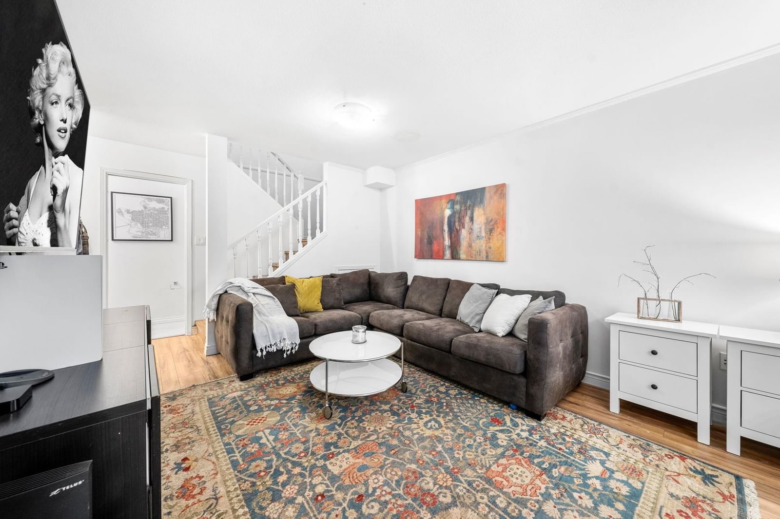 Listing Image 4