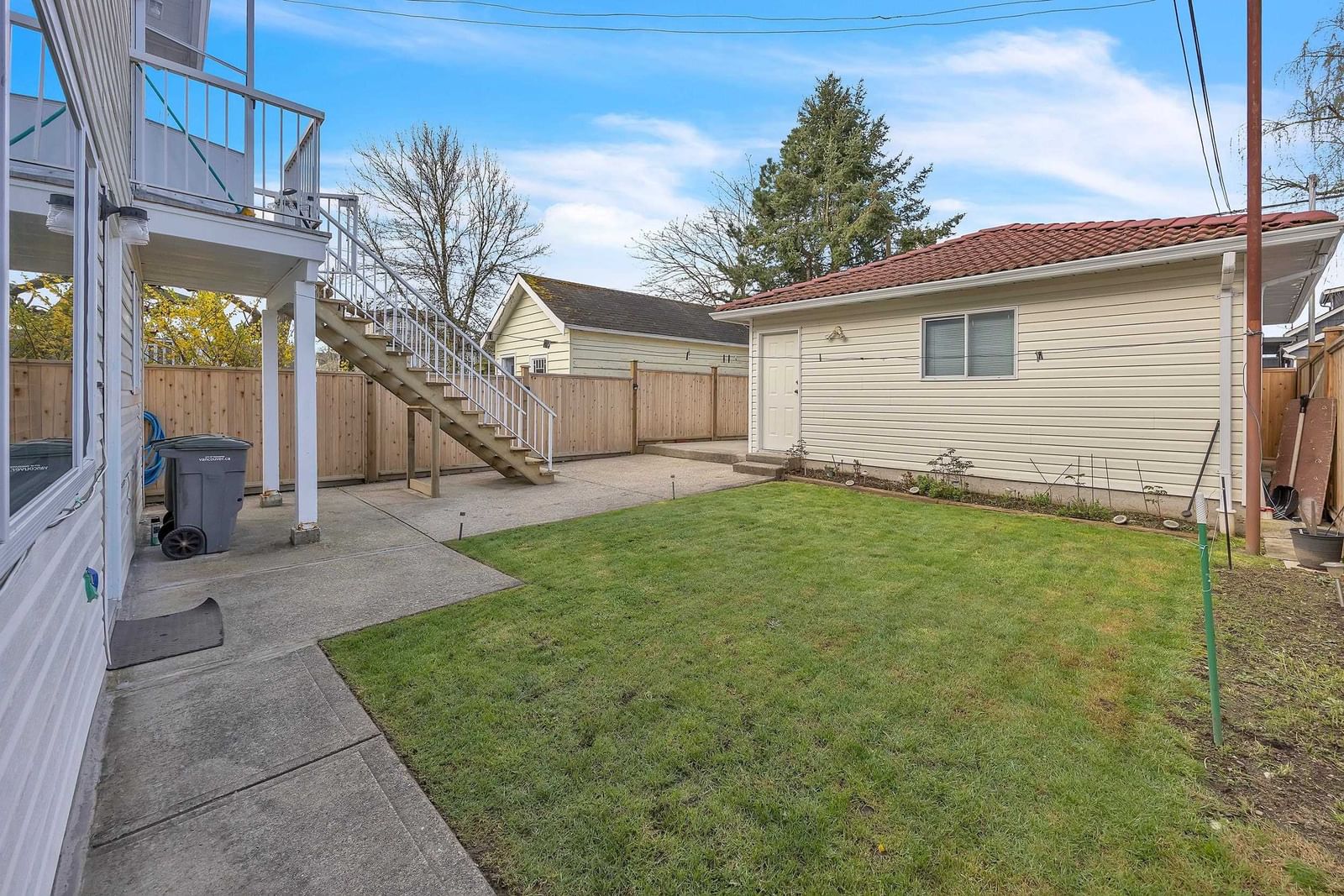 Listing Image 4