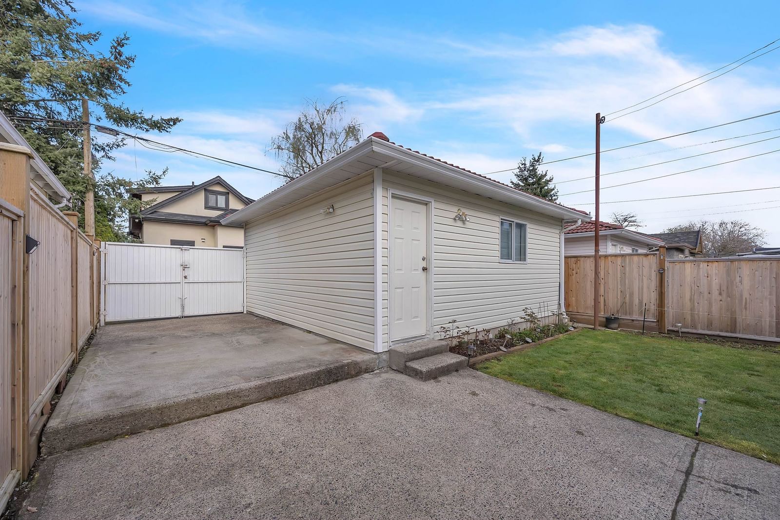 Listing Image 5