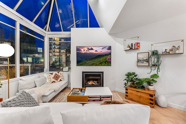 204 - 565 17th Street