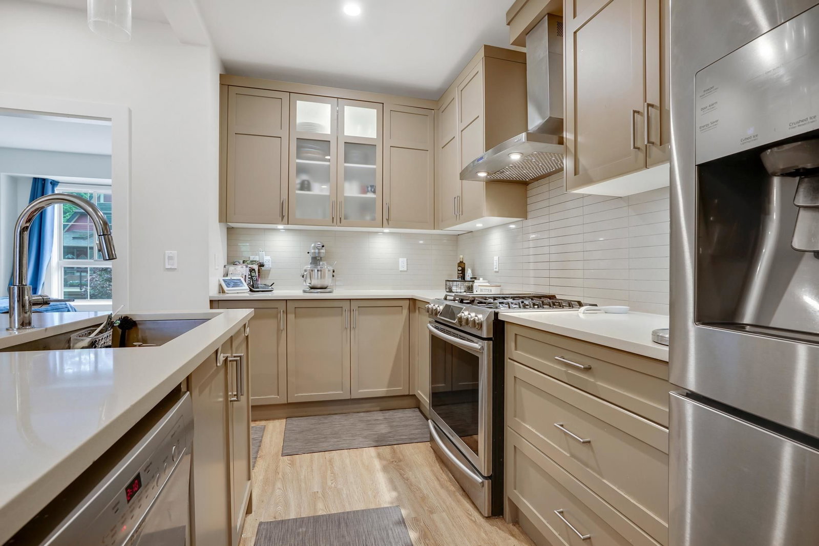 Listing Image 8