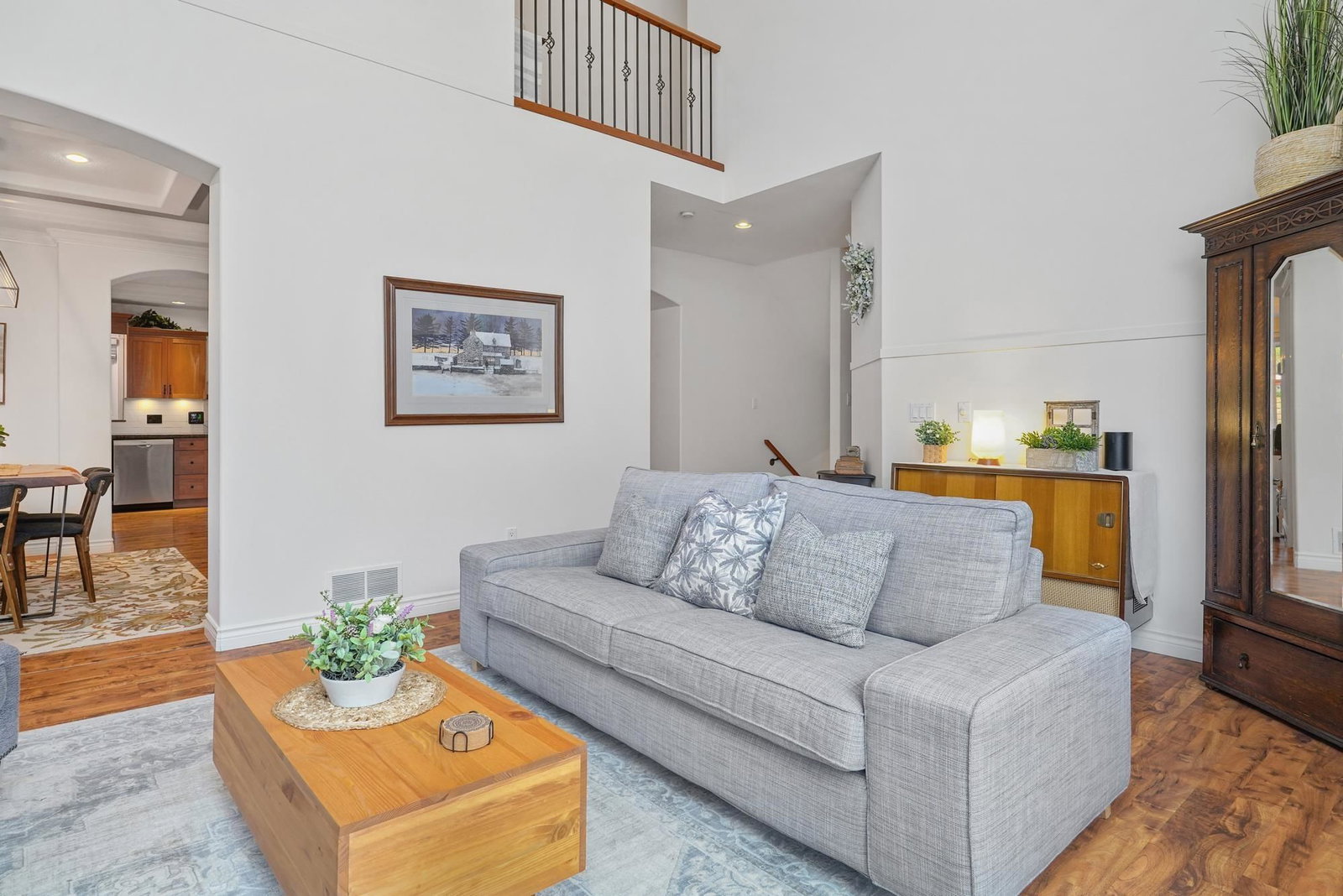 Listing Image 12