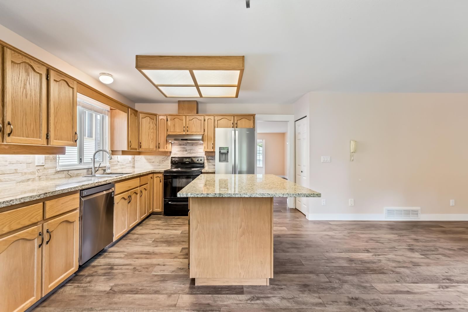 Listing Image 10