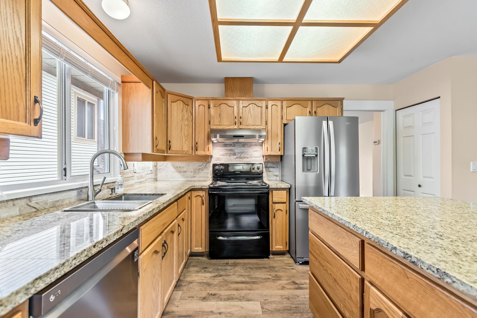 Listing Image 11