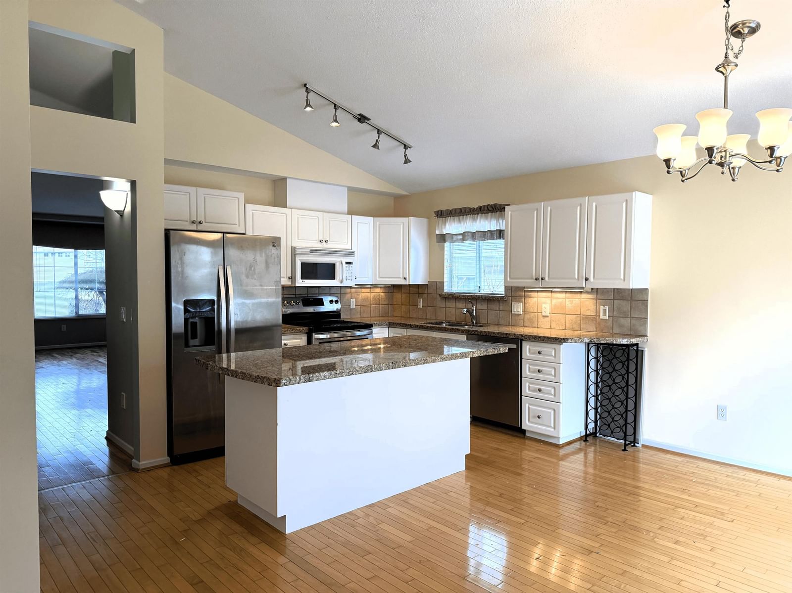 Listing Image 18