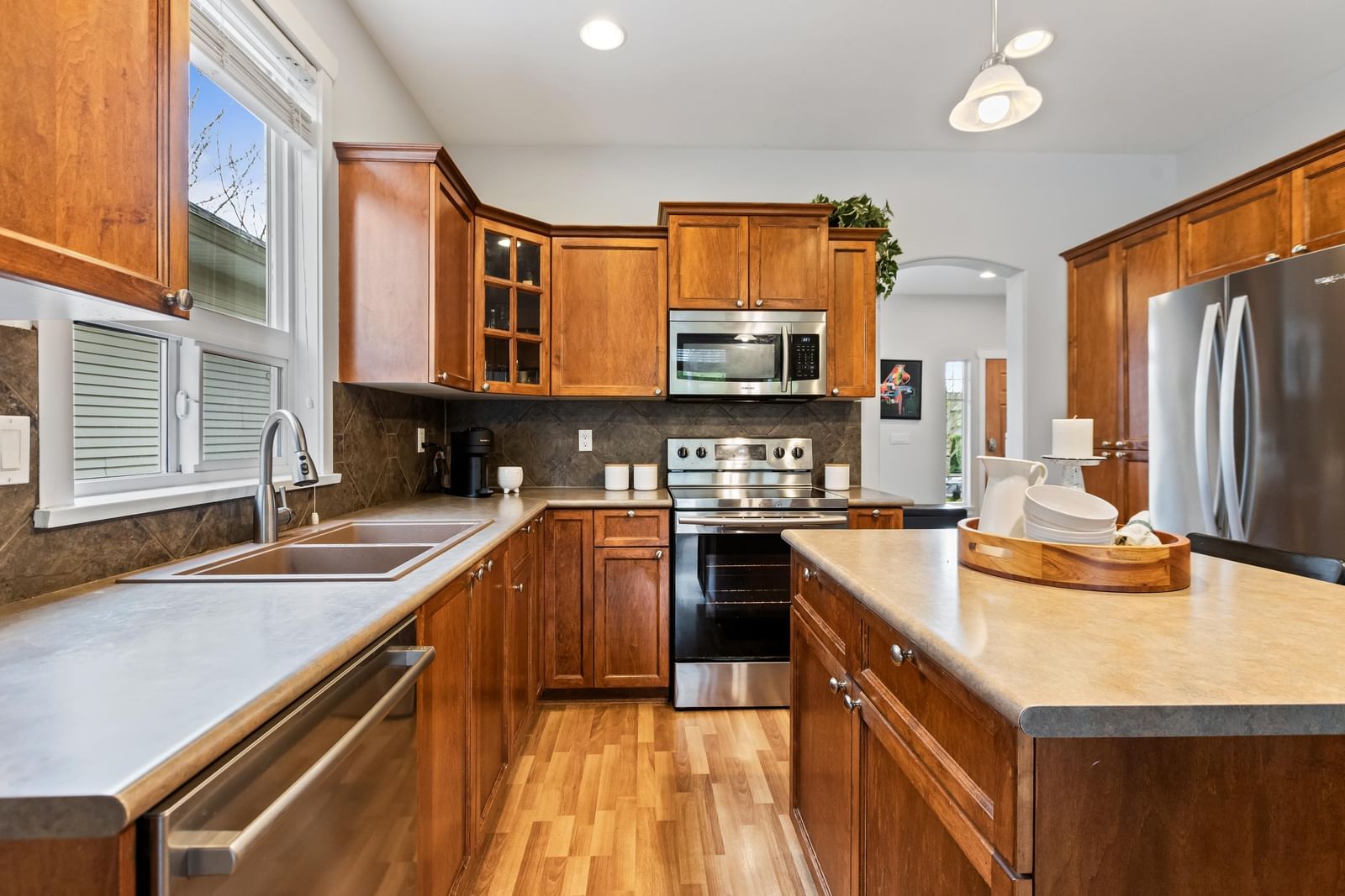 Listing Image 10