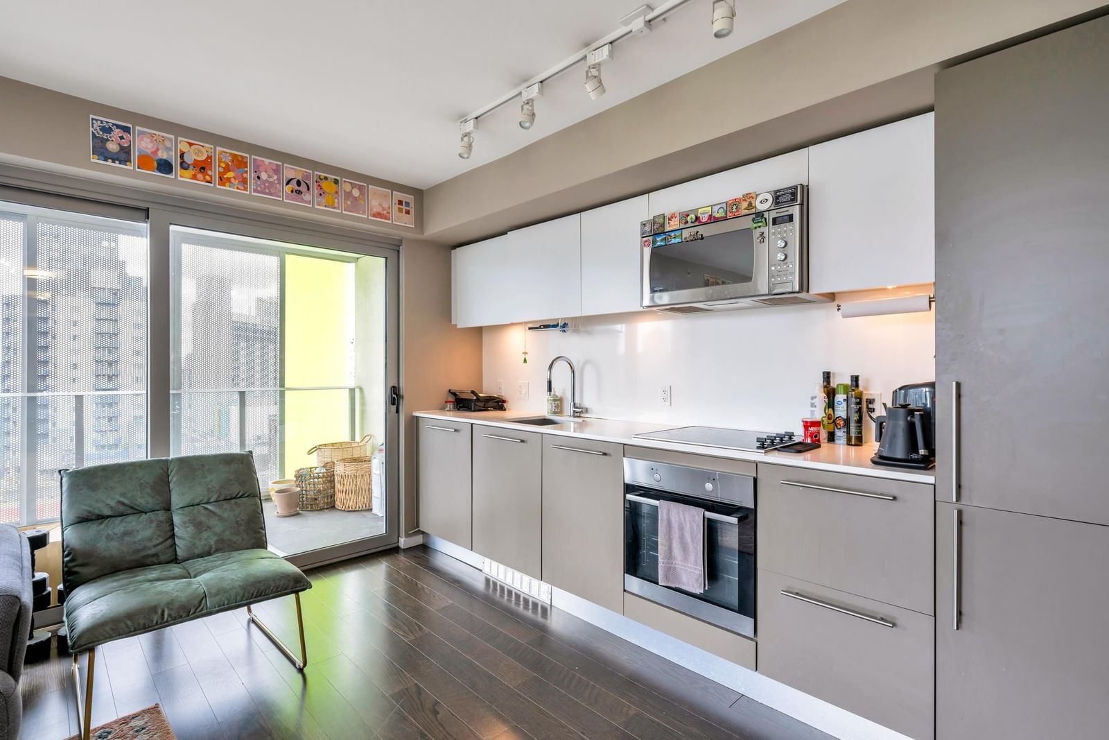 Listing Image 10
