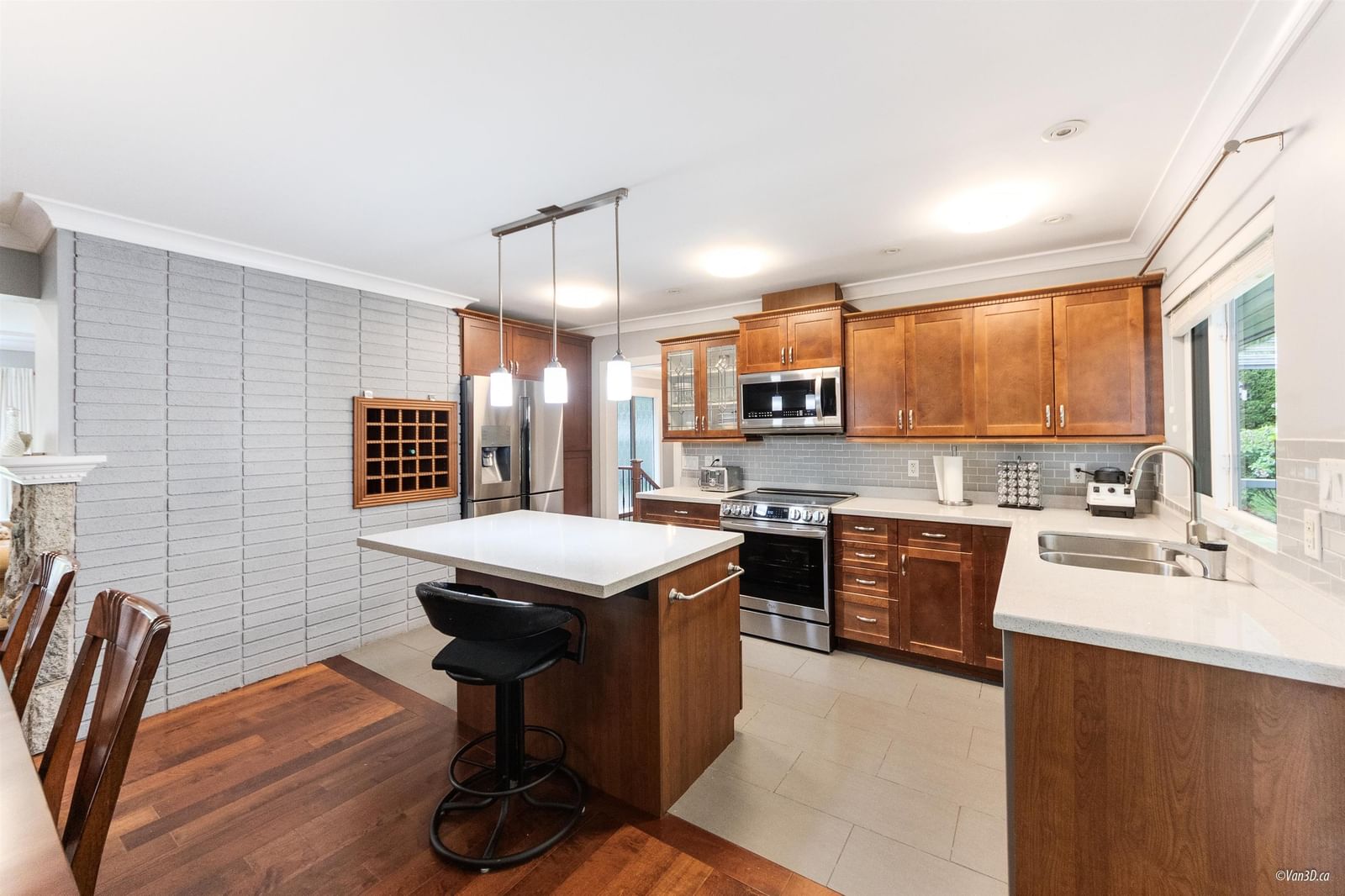 Listing Image 11