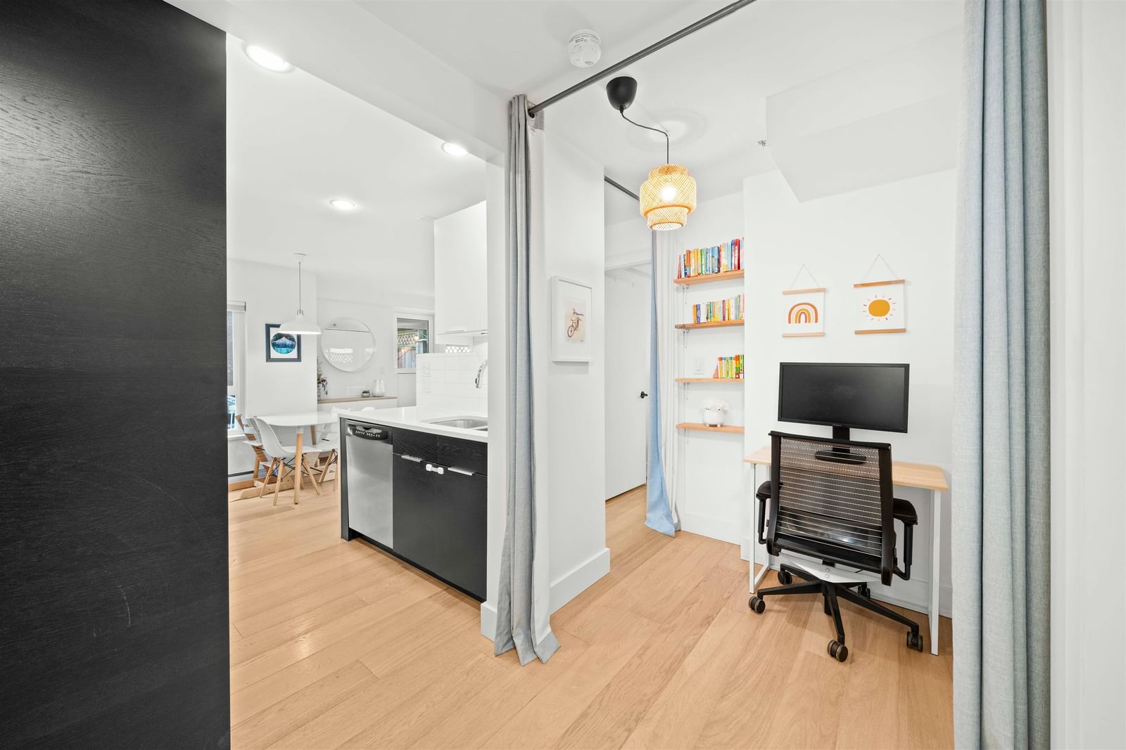 Listing Image 13
