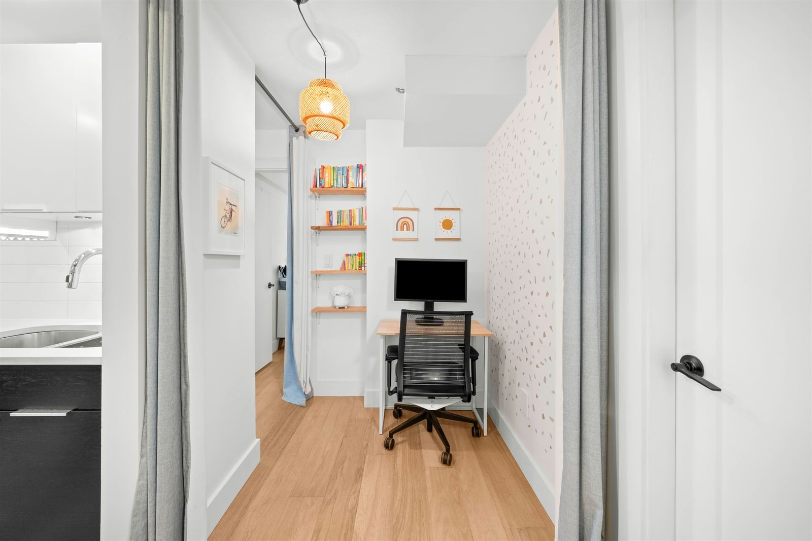Listing Image 14