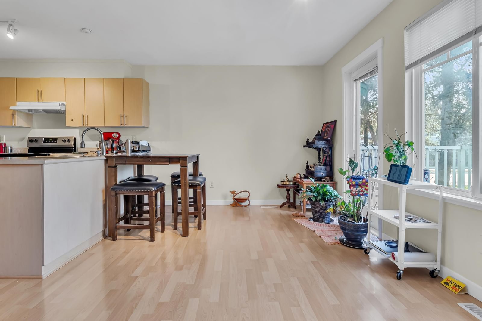 Listing Image 8