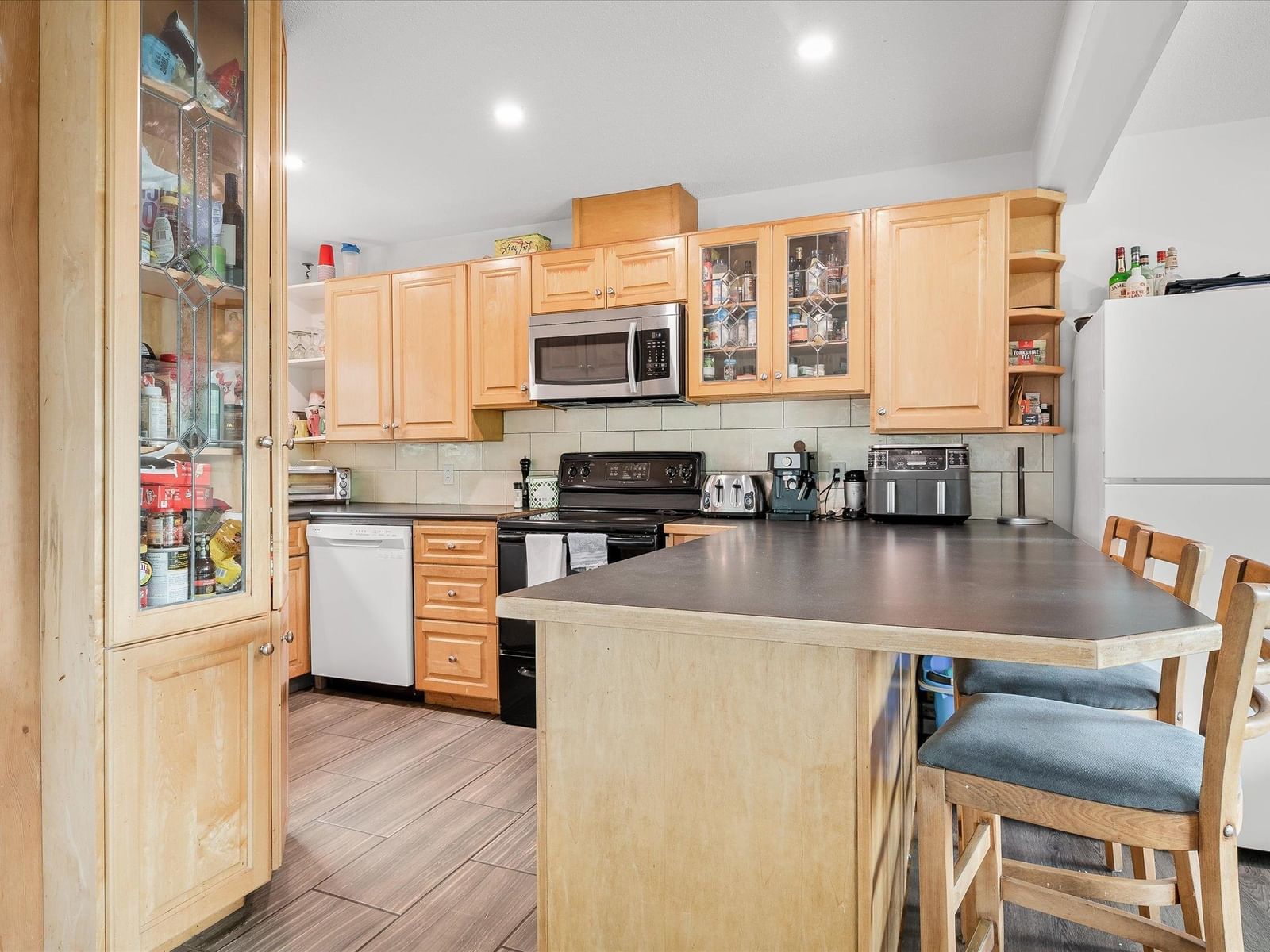 Listing Image 10