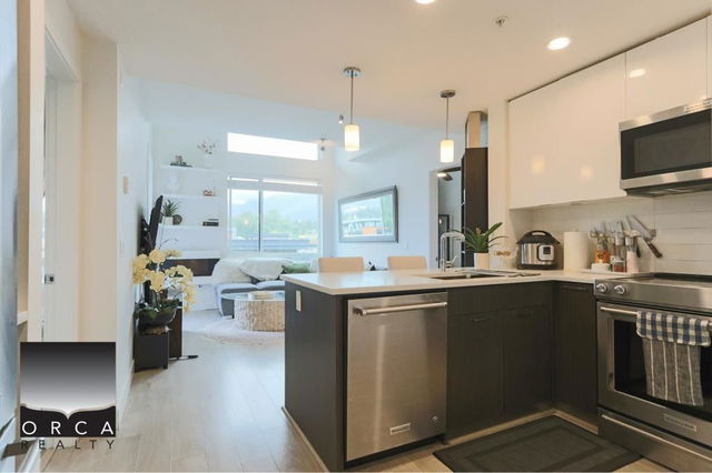 608 - 719 3rd Street