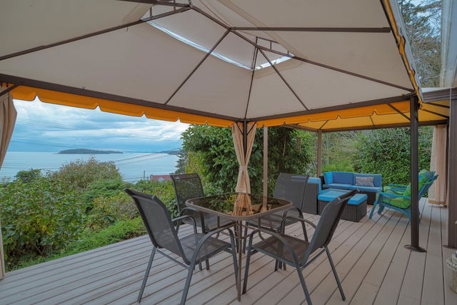 5218 Sunshine Coast Highway