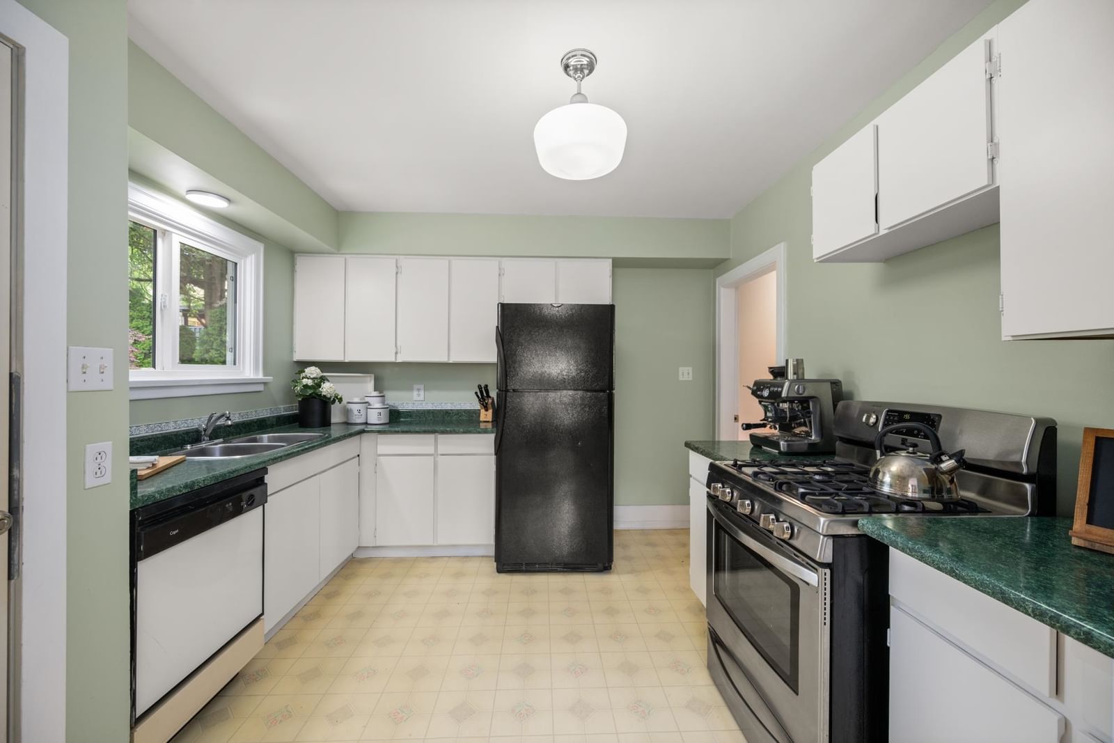 Listing Image 14
