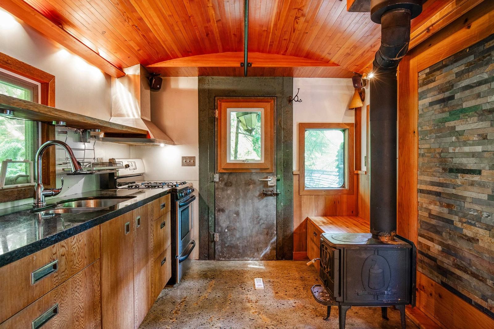 Listing Image 12